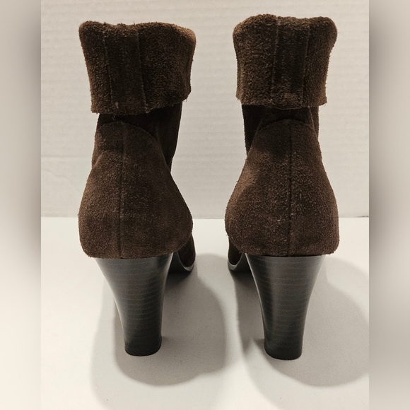 Brown Suede Makron Ankle Boots with 3" heel.  Like new! - Picture 2 of 5